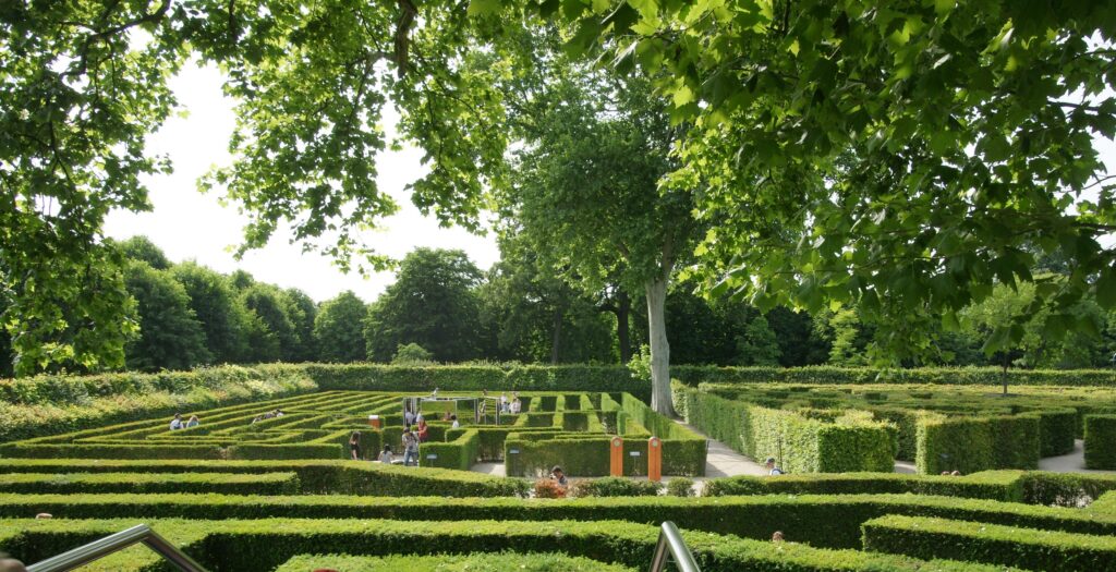 Robert Kanok: Family Trip to Austria Schönbrunn Palace Maze